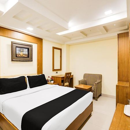 Super Townhouse Oak Alandur Near Chennai Airport Formerly Vijay Park Buitenkant foto