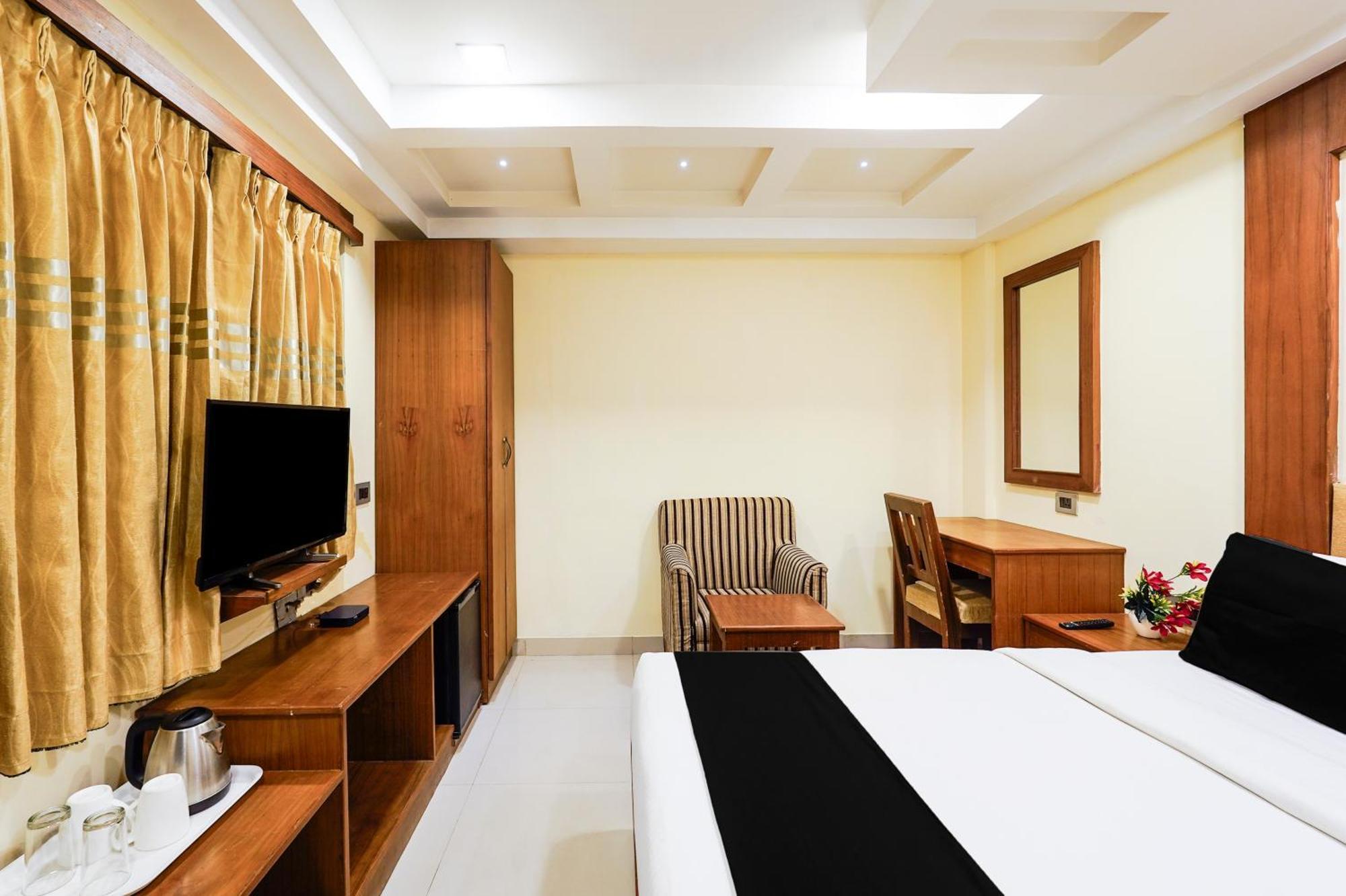 Super Townhouse Oak Alandur Near Chennai Airport Formerly Vijay Park Buitenkant foto