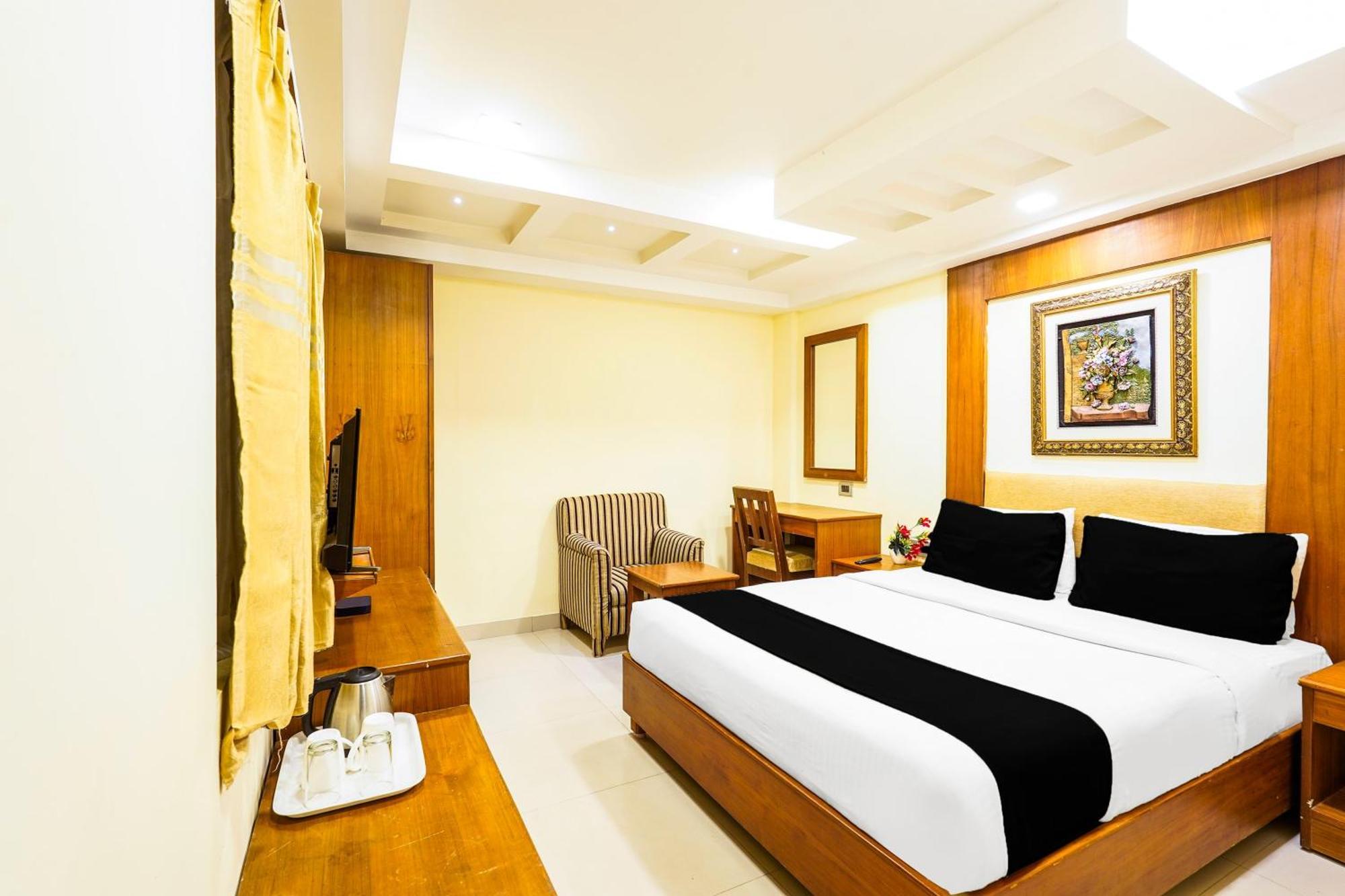 Super Townhouse Oak Alandur Near Chennai Airport Formerly Vijay Park Buitenkant foto