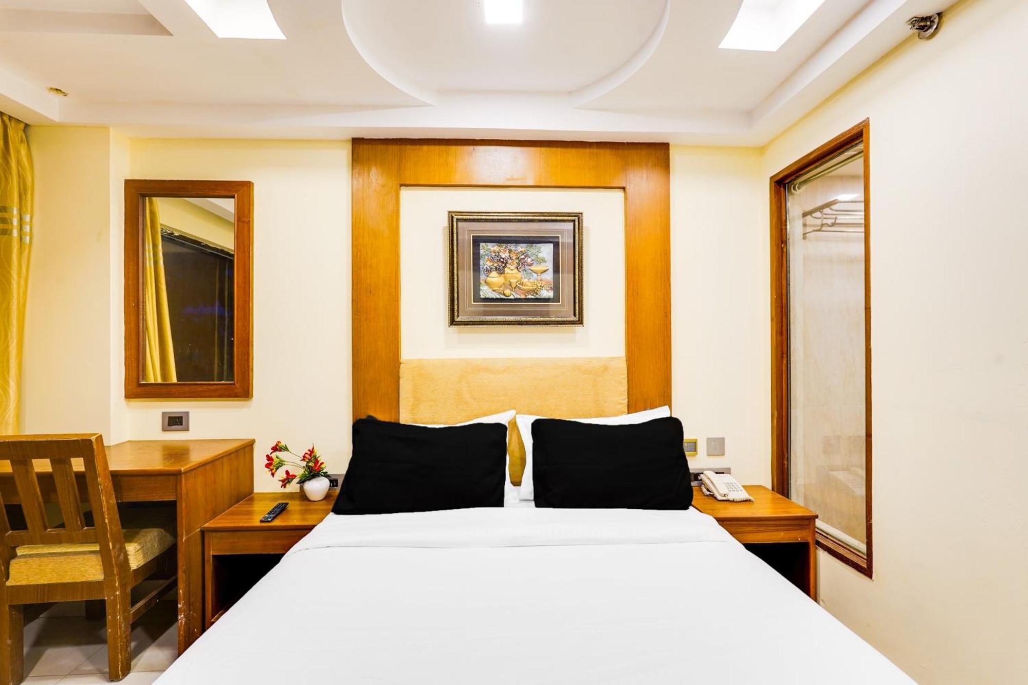 Super Townhouse Oak Alandur Near Chennai Airport Formerly Vijay Park Buitenkant foto
