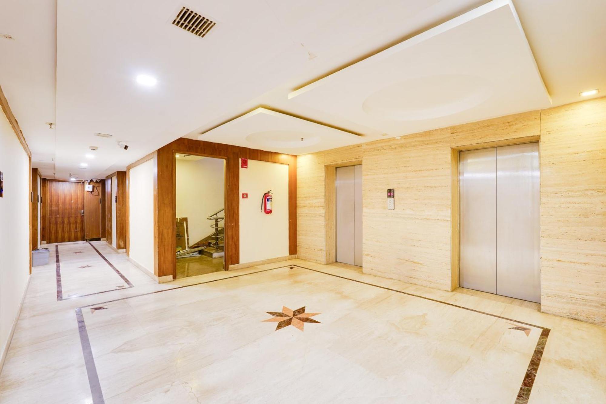 Super Townhouse Oak Alandur Near Chennai Airport Formerly Vijay Park Buitenkant foto
