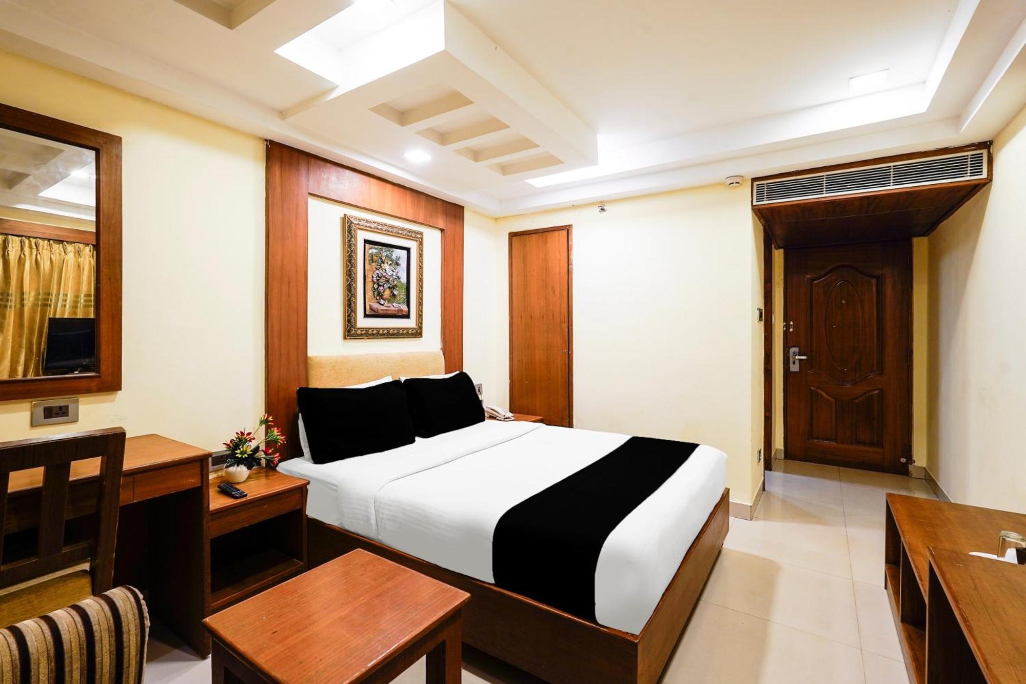 Super Townhouse Oak Alandur Near Chennai Airport Formerly Vijay Park Buitenkant foto