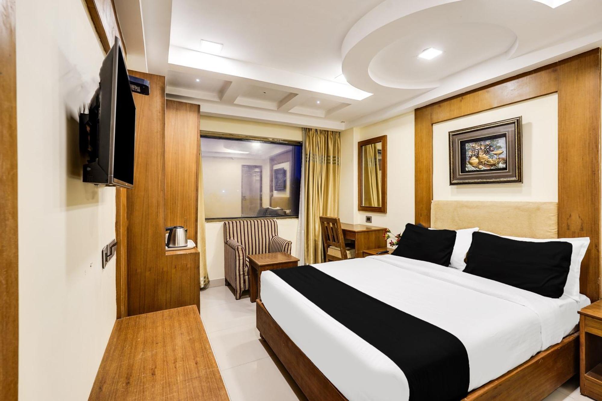 Super Townhouse Oak Alandur Near Chennai Airport Formerly Vijay Park Buitenkant foto