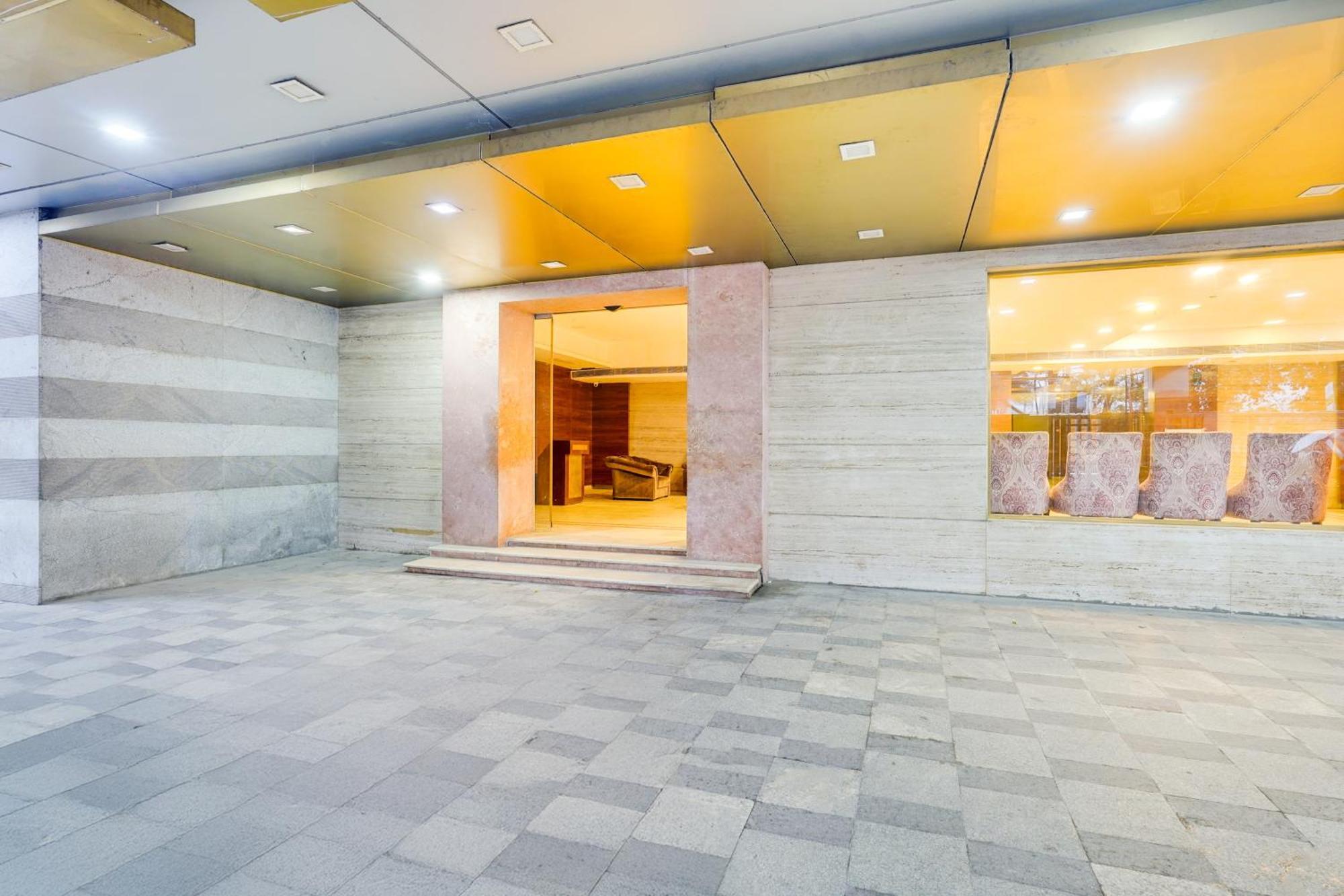 Super Townhouse Oak Alandur Near Chennai Airport Formerly Vijay Park Buitenkant foto