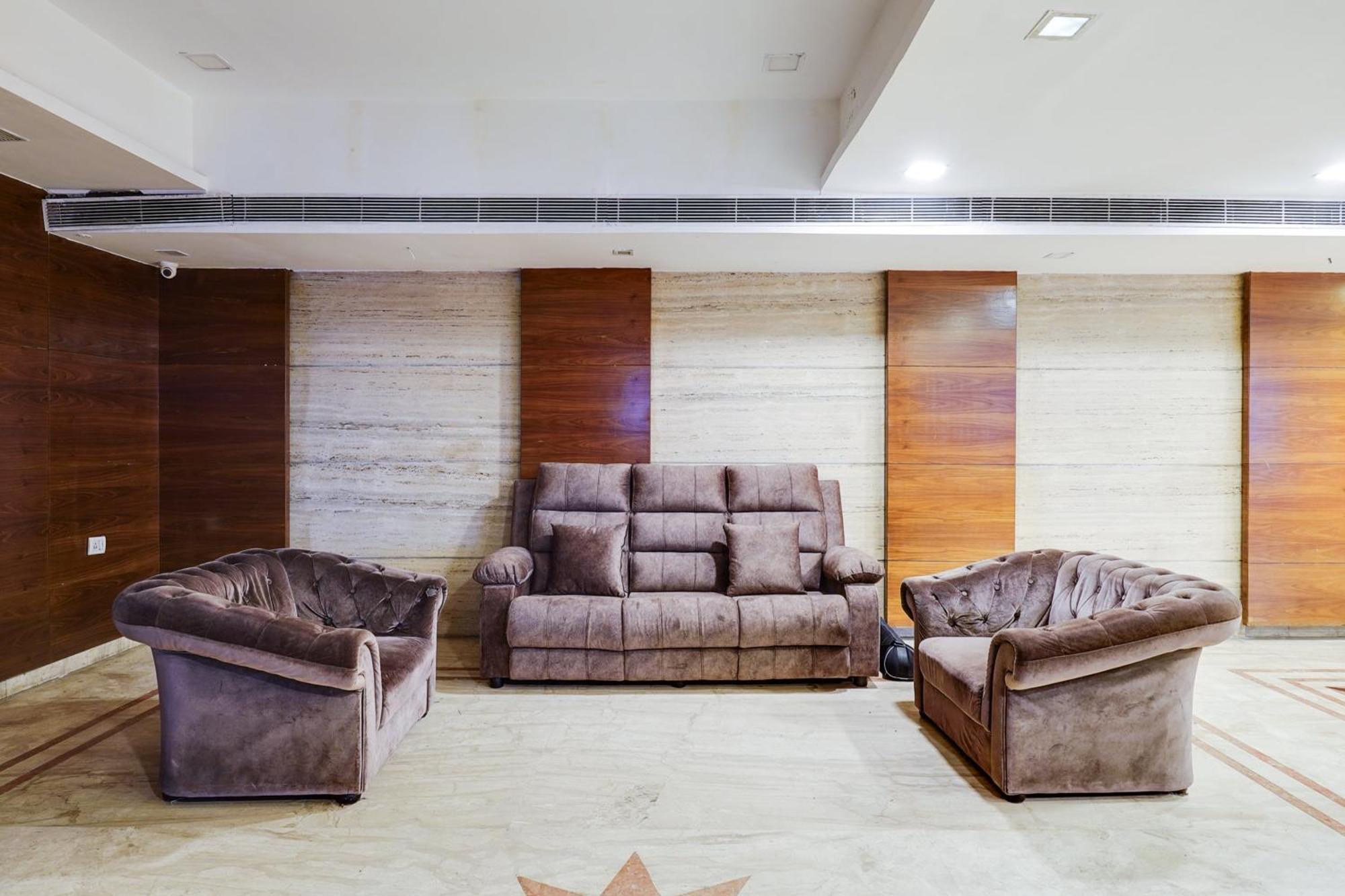 Super Townhouse Oak Alandur Near Chennai Airport Formerly Vijay Park Buitenkant foto