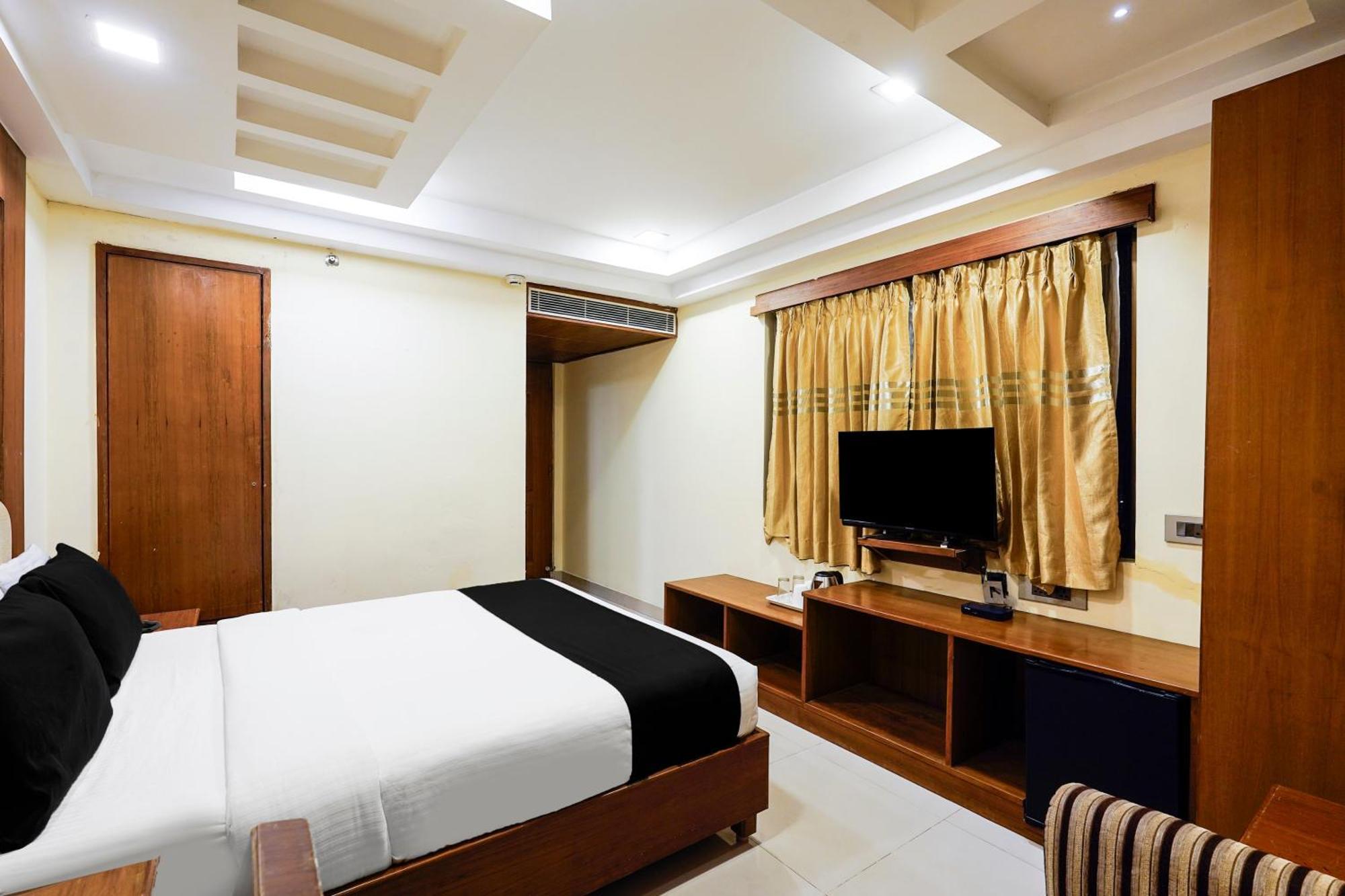 Super Townhouse Oak Alandur Near Chennai Airport Formerly Vijay Park Buitenkant foto