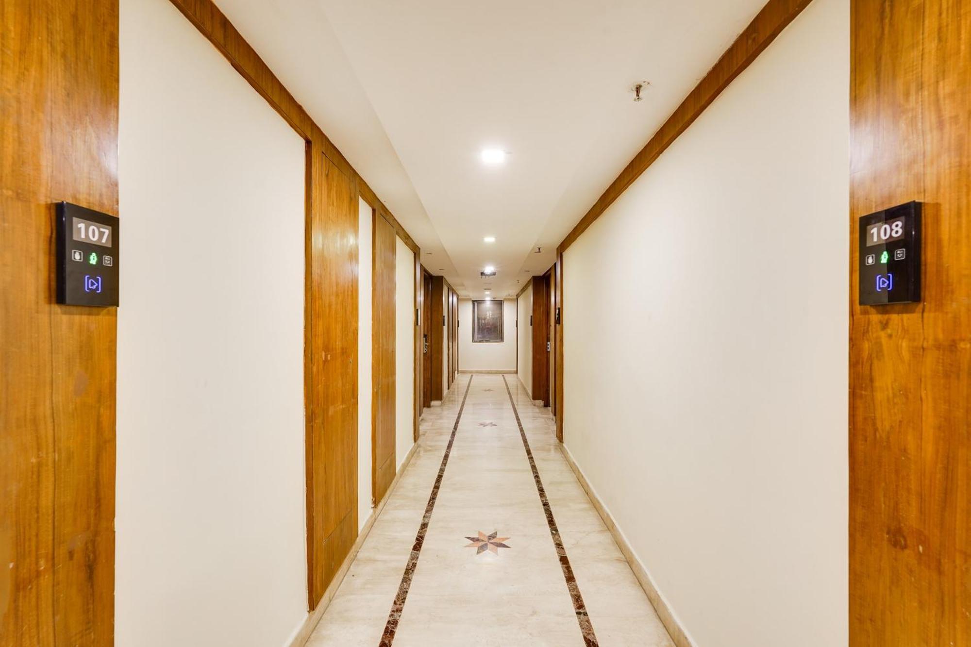 Super Townhouse Oak Alandur Near Chennai Airport Formerly Vijay Park Buitenkant foto
